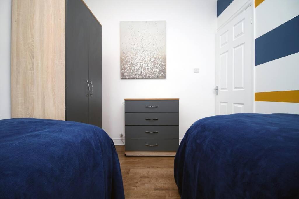 Villa Holiday House For 7 Guests, Free Wi-Fi & Self Check-In Explore Newport Exterior foto