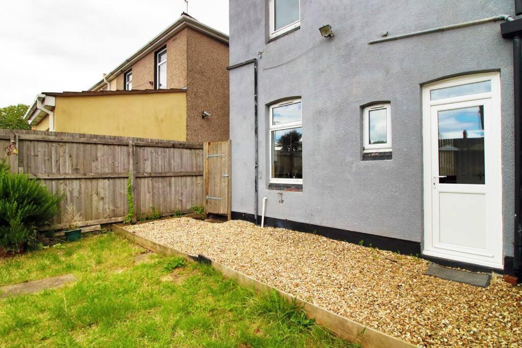 Villa Holiday House For 7 Guests, Free Wi-Fi & Self Check-In Explore Newport Exterior foto
