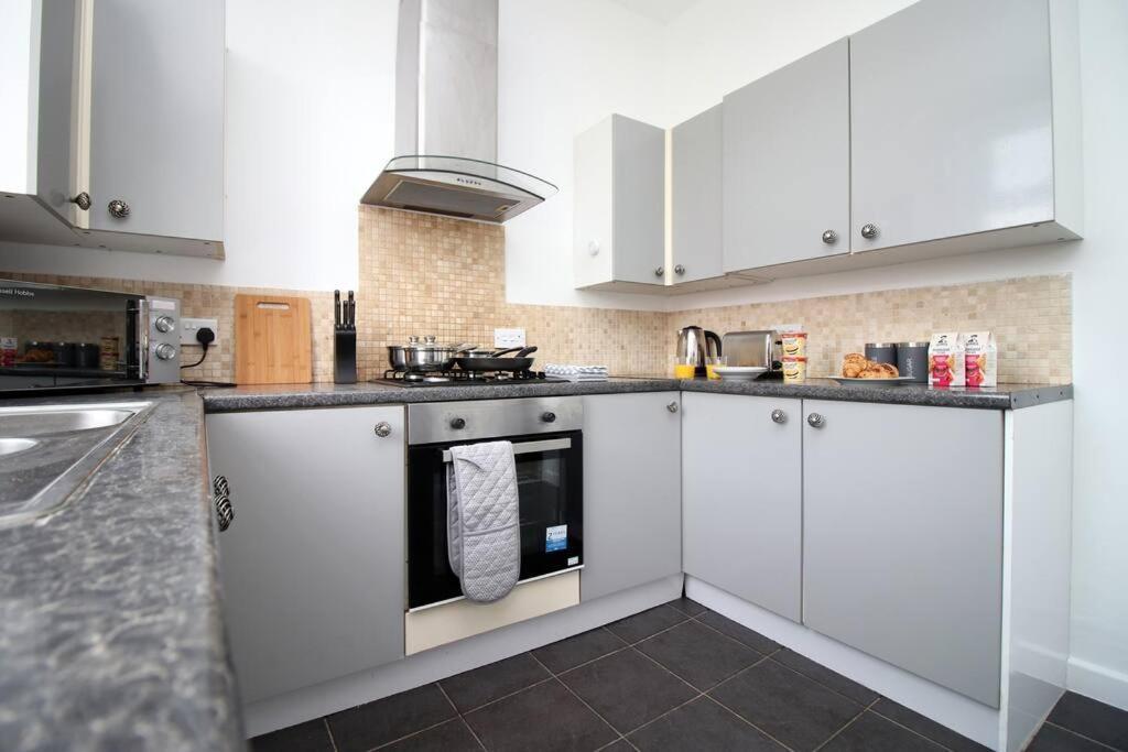 Villa Holiday House For 7 Guests, Free Wi-Fi & Self Check-In Explore Newport Exterior foto
