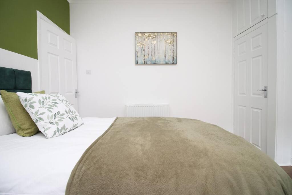 Villa Holiday House For 7 Guests, Free Wi-Fi & Self Check-In Explore Newport Exterior foto