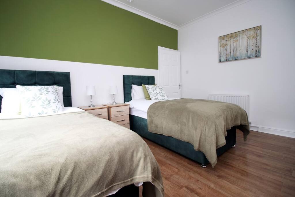 Villa Holiday House For 7 Guests, Free Wi-Fi & Self Check-In Explore Newport Exterior foto