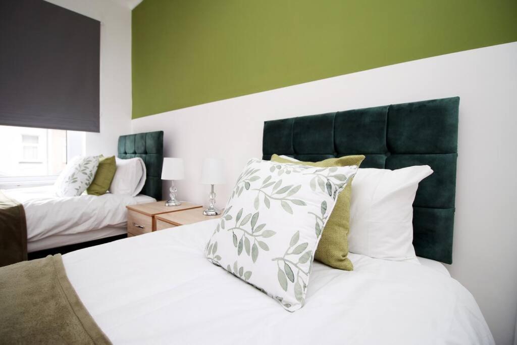Villa Holiday House For 7 Guests, Free Wi-Fi & Self Check-In Explore Newport Exterior foto